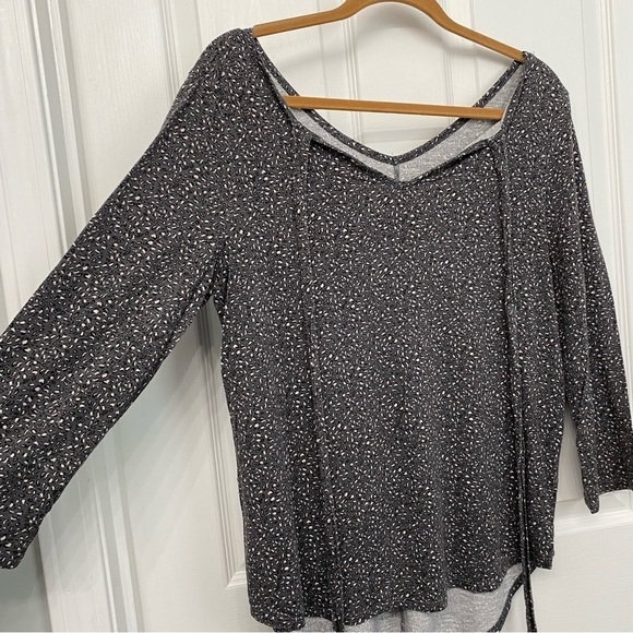 Maurices Gray Loose Fit Top Large - Picture 3 of 8